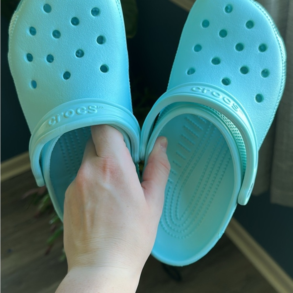 CROCS